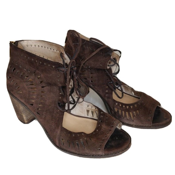 Vince Camuto Womens Shoes Booties Peep Toe Lace Up Brown Laser Cut Suede Sz 9 - Picture 1 of 7